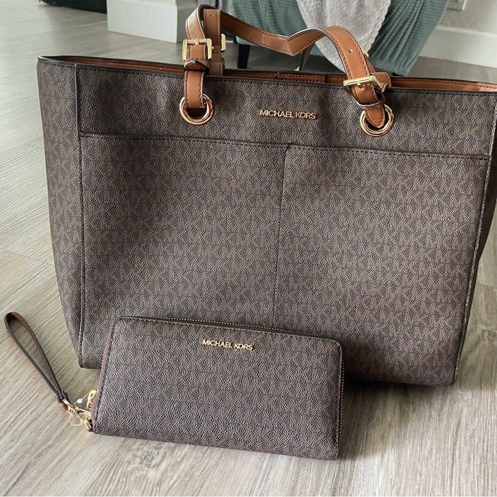 NWOT Michael Kors Large Commuter Bag Brown and wallet